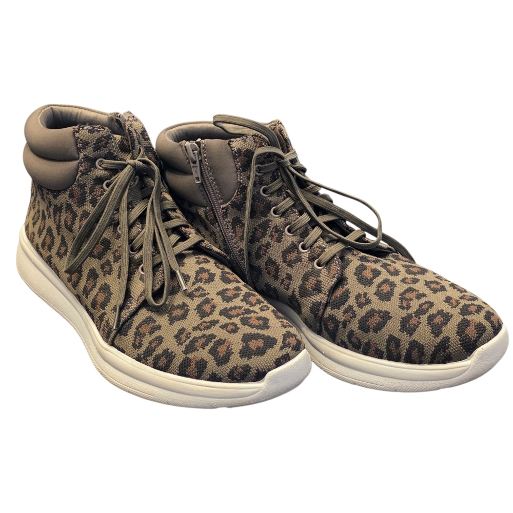 Clarks Cloudsteppers Ezra Tie Sneaker Boot In Leapord
